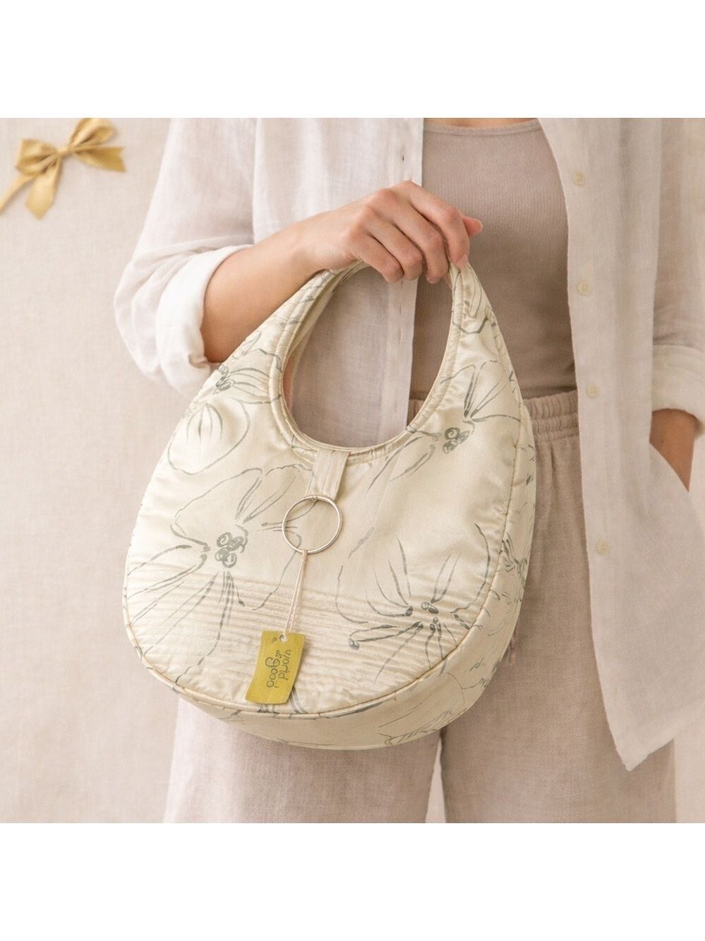 World of Good Shiny Hobo Bag Green Floral Oval NEW 12x17”